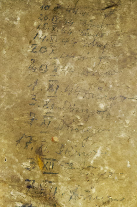 Splitterschutzzelle am Alberner Hafen mit Inschriften aus 1944