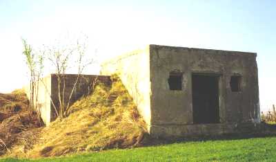 Wasserbehälter - Vorderansicht, das einzig erhaltene Gebäude des ehemaligen Gefangenenlagers 
	(Aufnahmerichtung SW)