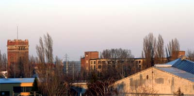 Der östliche Teil des Areals heute. Der Wasserturm ist der letzte Rest der Fabriksanlagen