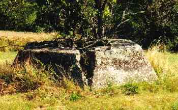 Gesprengtes Fundament eines der beiden FuMG 65 Würzburg - Riese