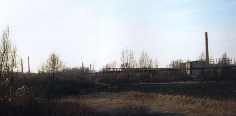 Anhand der Schornsteine am Horizont ist die riesige Ausdehnung des Werkes noch gut zu erkennen