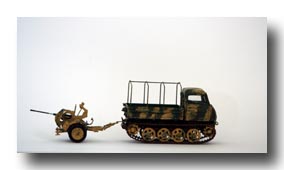 Raupenschlepper Ost mit 2 cm-Flak