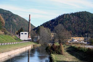 Kesselhaus, Schornstein und Turbinenhaus der Papierfabrik