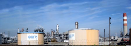 Die Raffinerie in Schwechat heute: Ein kilometerlanger petrochemischer Industriekomplex