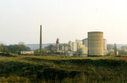 Die ehemalige Zuckerfabrik in Siegendorf, wenige Kilometer vor dem Grenzübergang Klingenbach