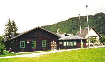 Die erhaltene Küchen- und Kantinenbaracke des Konzentrationslagers Ternberg